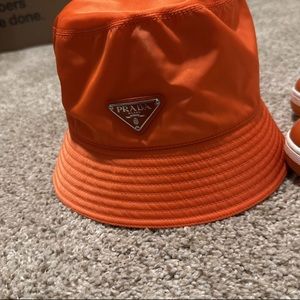 Prada hat L